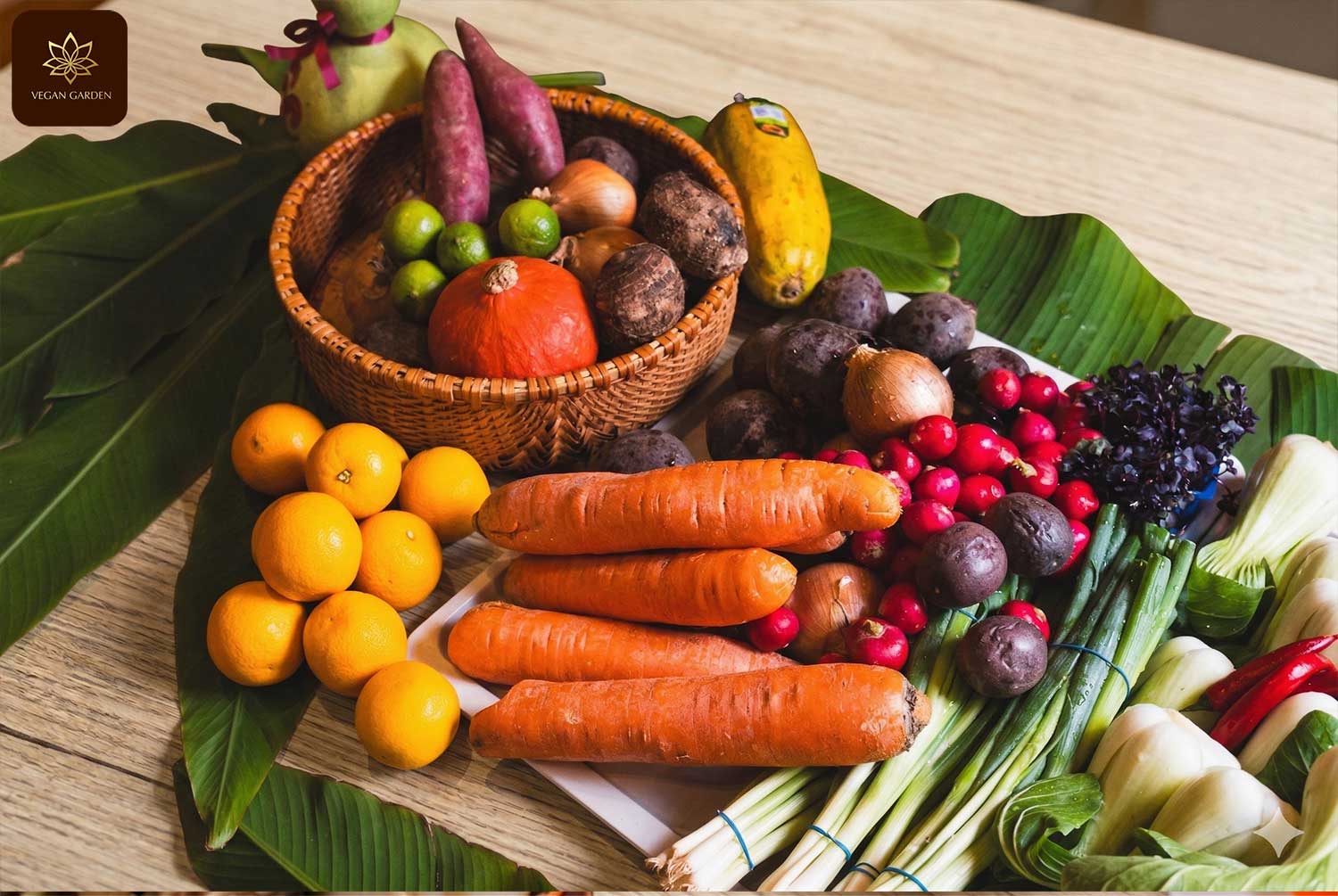 Frische vietnamesische Wildkräuter und Gemüse Zutaten für Bowls